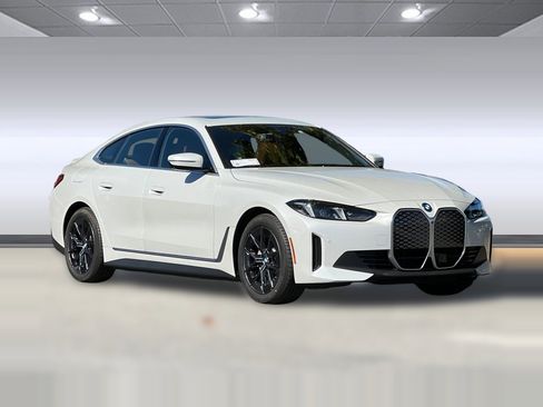 Used 2025 BMW i4 eDrive40 w/ Premium Package image 6