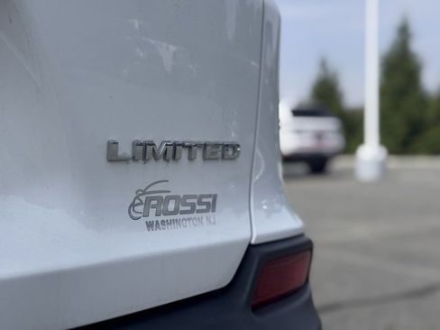 Used 2019 Jeep Cherokee Limited image 9