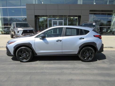Used 2024 Subaru Crosstrek 2.0i AWD/4WD image 3