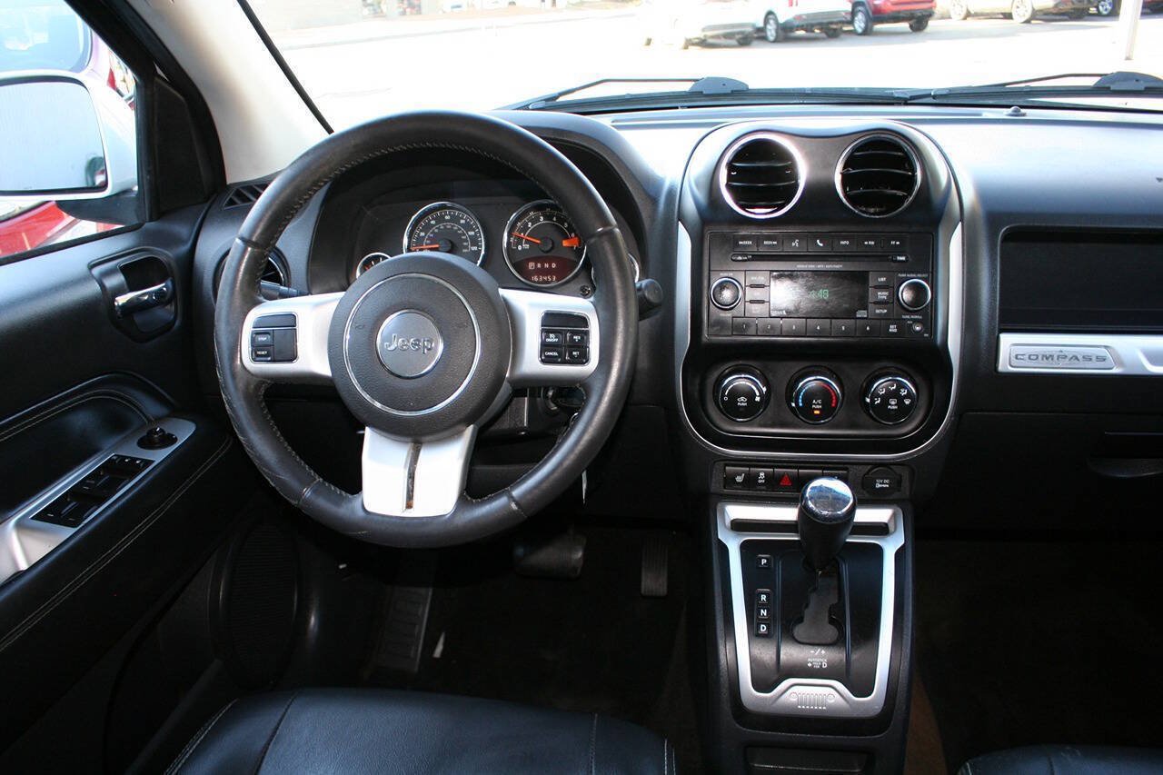 Used 2016 Jeep Compass Latitude AWD/4WD image 21