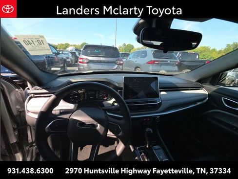 Used 2024 Jeep Compass Latitude AWD/4WD image 7