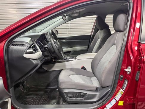 Used 2022 Toyota Camry LE image 13