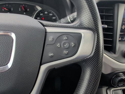 Used 2023 GMC Acadia SLE image 13