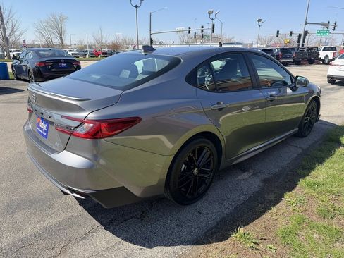 Used 2025 Toyota Camry SE image 5
