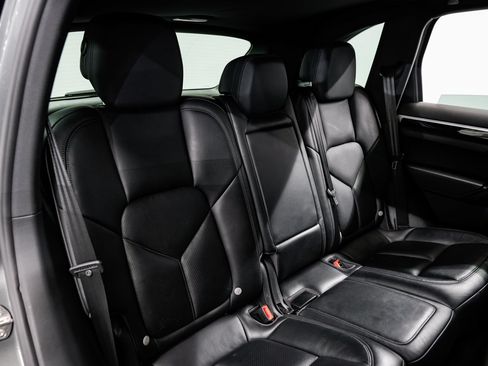 Used 2015 Porsche Cayenne Diesel AWD/4WD image 29