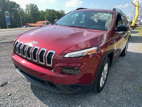 Used 2015 Jeep Cherokee Sport w/ Sport Appearance Group FWD image 2