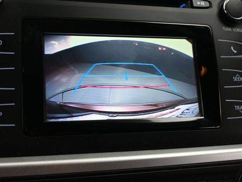 Used 2015 Toyota Highlander LE image 13