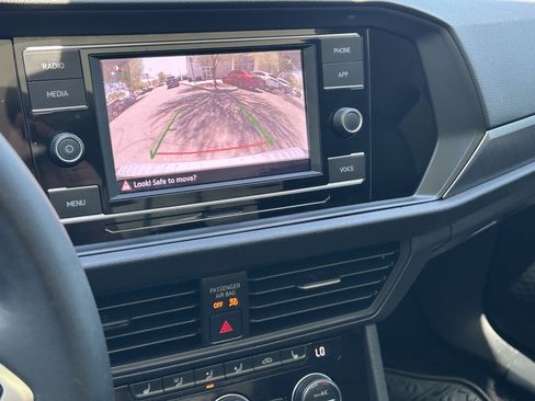 Certified 2024 Volkswagen Jetta SE FWD image 22