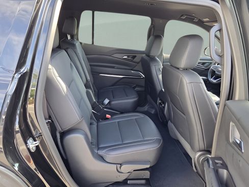 Used 2025 Chevrolet Traverse LT AWD/4WD image 14