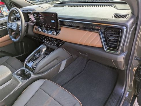 Used 2025 GMC Canyon AT4 image 21
