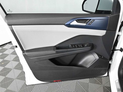 Certified 2024 Volkswagen Taos SE FWD image 16