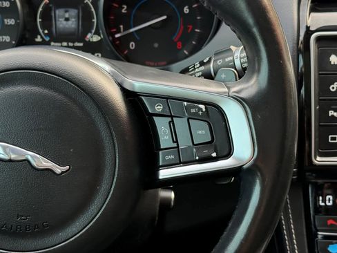 Used 2017 Jaguar F-PACE R-Sport image 17