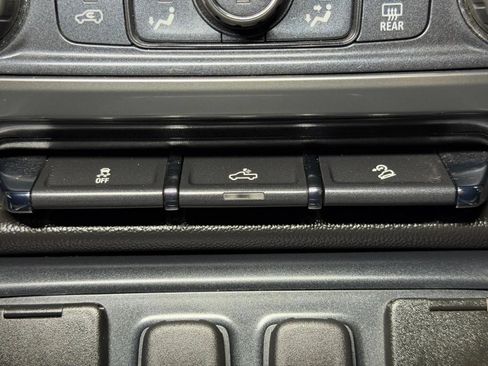 Used 2017 Chevrolet Silverado 1500 LT w/ All Star Edition AWD/4WD image 33