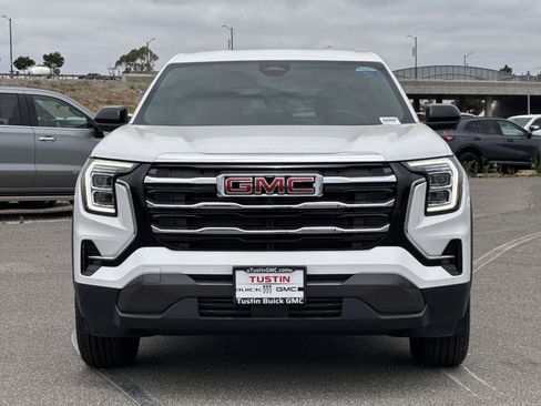 New 2026 GMC Terrain Elevation w/ Technology Package II FWD image 2
