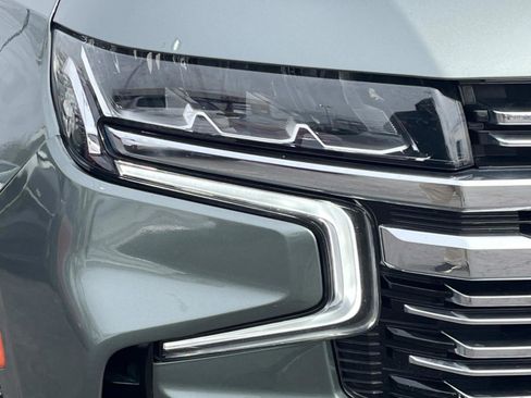 Used 2023 Chevrolet Suburban Premier image 9