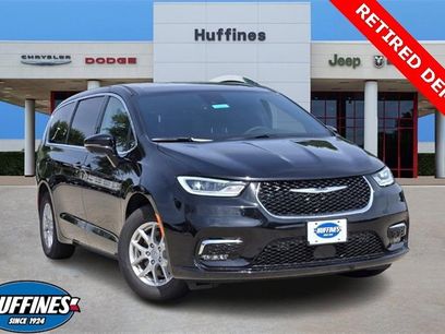 New 2025 Chrysler Pacifica Select