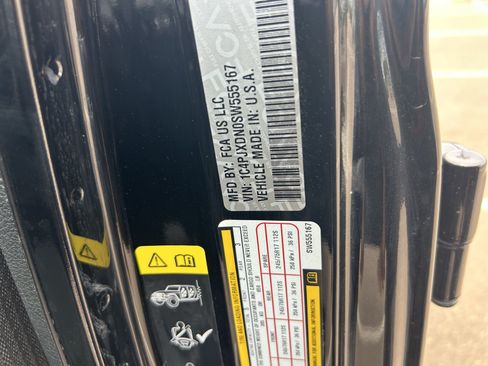 Used 2025 Jeep Wrangler Unlimited Sport AWD/4WD image 34