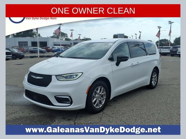 Used 2024 Chrysler Pacifica Touring-L FWD image 1