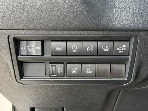 Used 2022 Toyota Tundra Limited w/ Power Package AWD/4WD image 25