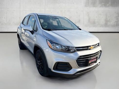 Used 2017 Chevrolet Trax LS image 3