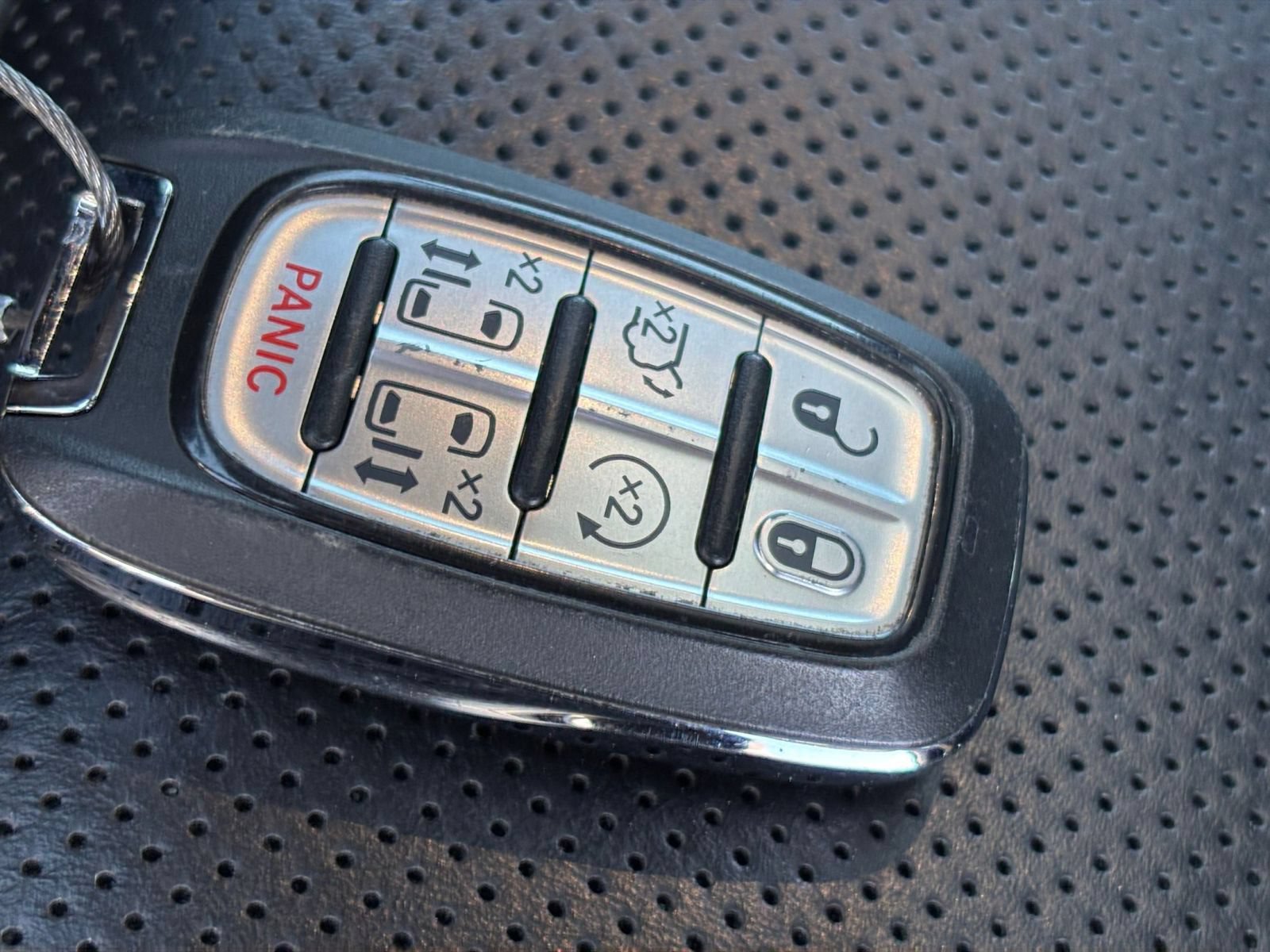 Used 2025 Chrysler Pacifica Limited FWD image 27