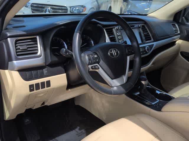 Used 2016 Toyota Highlander XLE AWD/4WD image 10