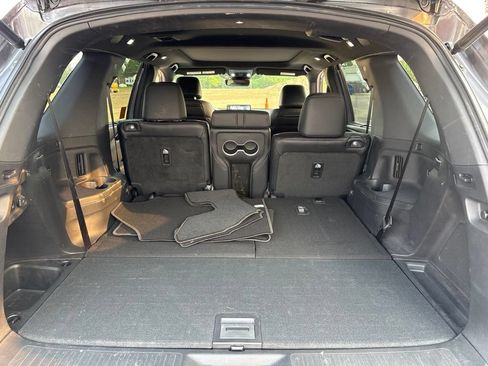 Used 2025 Honda Pilot Black Edition image 11