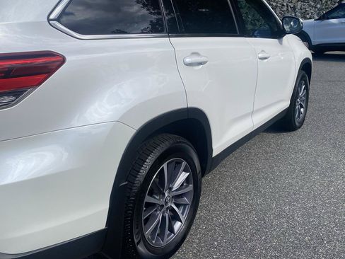 Used 2019 Toyota Highlander XLE AWD/4WD image 39