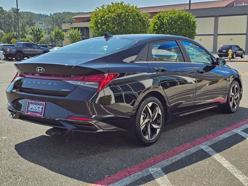 Used 2023 Hyundai Elantra Limited w/ Cargo Package FWD image 5