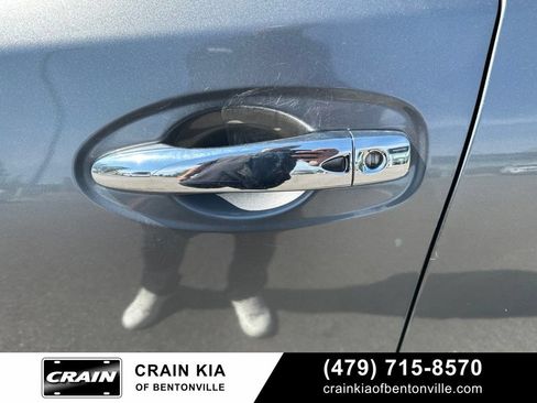 Used 2016 Nissan Rogue SV AWD/4WD image 9