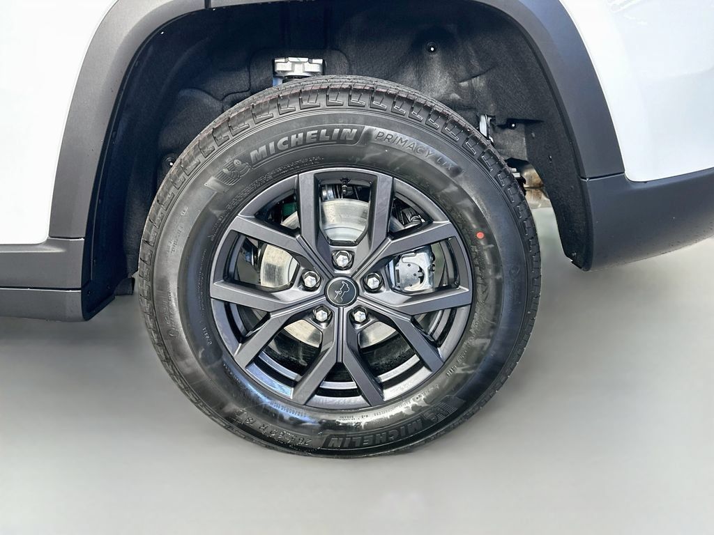 New 2027 Jeep Grand Cherokee Altitude AWD/4WD image 17