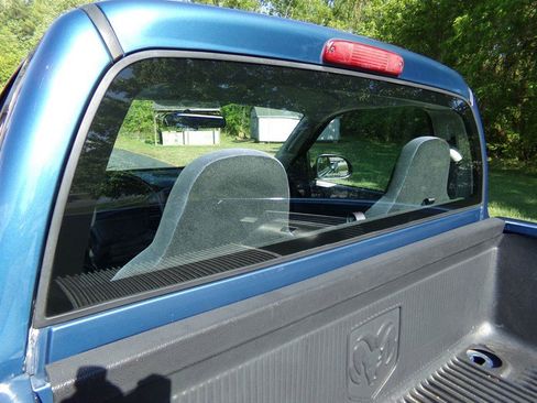 Used 2004 Dodge Dakota 4x4 Regular Cab w/ Tire & Handling Group image 12