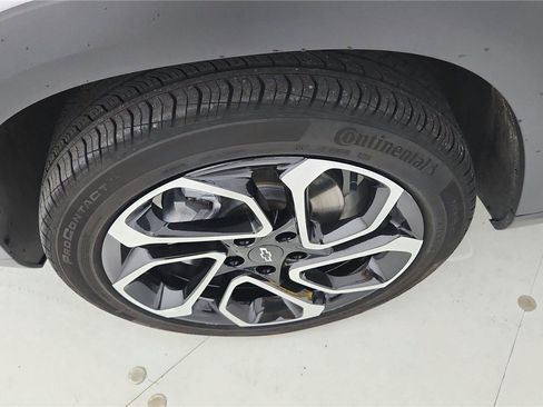 Used 2024 Chevrolet Trax RS w/ Sunroof Package FWD image 37
