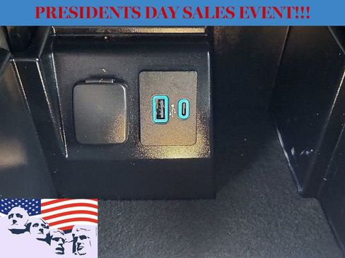 Used 2022 Ford Explorer XLT w/ Equipment Group 202A image 24