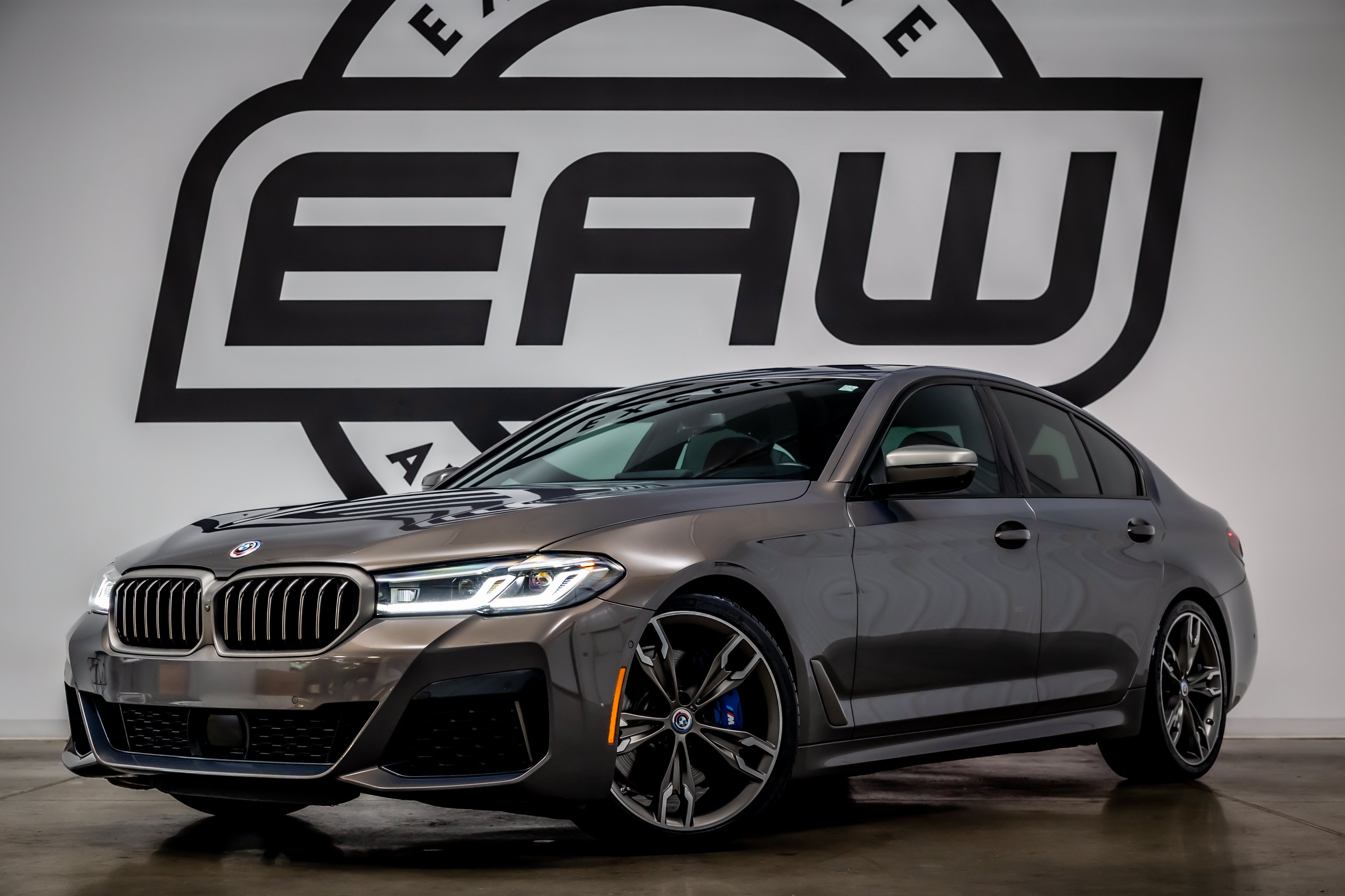 Used 2023 BMW M550i xDrive w/ Dynamic Handling Package AWD/4WD image 1