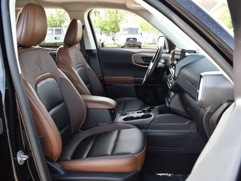 Certified 2025 Ford Bronco Sport Outer Banks w/ Outer Banks Tech Package+ AWD/4WD image 31