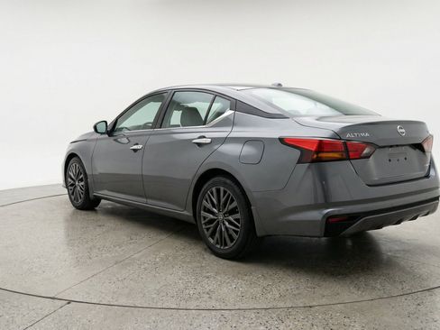 Used 2025 Nissan Altima 2.5 SV FWD image 6