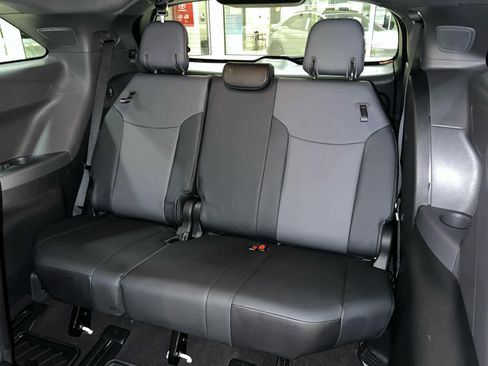 Used 2022 Toyota Sienna XSE w/ XSE Plus Package AWD/4WD image 9