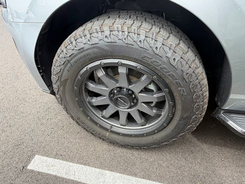 Used 2021 Ford Expedition XLT image 6