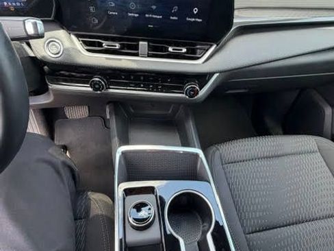 Used 2026 Chevrolet Equinox LT AWD/4WD image 9