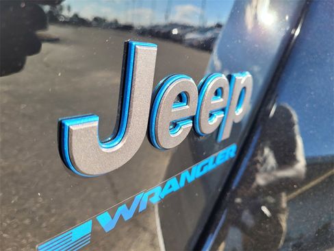 Used 2024 Jeep Wrangler Unlimited image 29