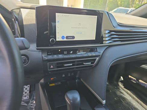 Used 2025 Toyota Camry SE w/ Convenience Package FWD image 19