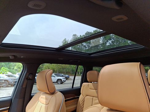 New 2025 Jeep Grand Cherokee L Summit w/ Luxury Tech Group V image 10