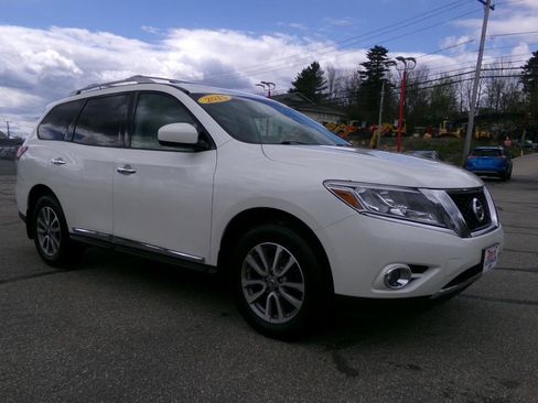 Used 2015 Nissan Pathfinder SL w/ SL Tech Package AWD/4WD image 7