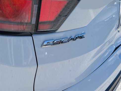 Used 2018 Ford Escape SE w/ Ford Safe & Smart Package image 14