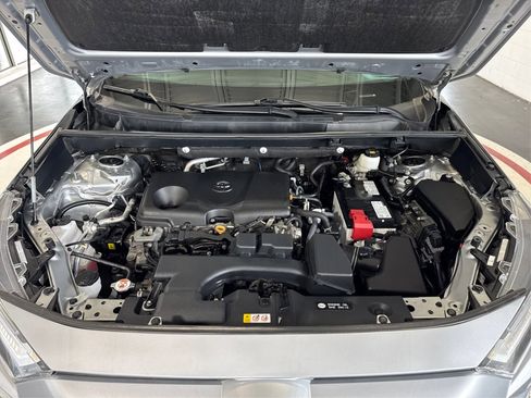 Used 2022 Toyota RAV4 XLE AWD/4WD image 11