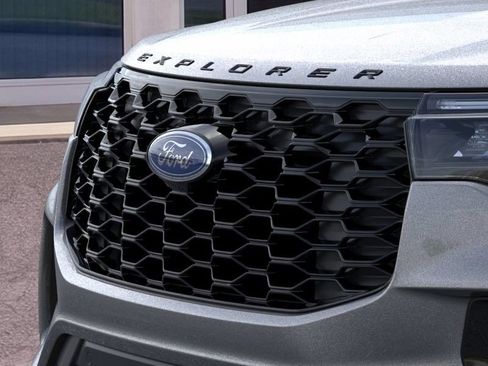 Used 2026 Ford Explorer ST-Line w/ ST-Line Street Pack AWD/4WD image 18