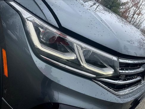 Used 2023 Volkswagen Tiguan SEL R-Line image 31