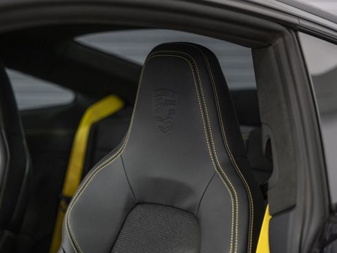 Used 2025 Porsche 911 GT3 RWD image 30