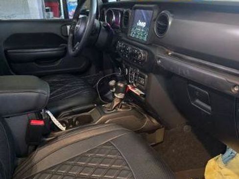 Used 2023 Jeep Gladiator Sport AWD/4WD image 3